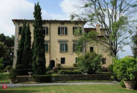 Colline di Camaiore - Villa Storica di prestigio con splendida vista mare e piscina