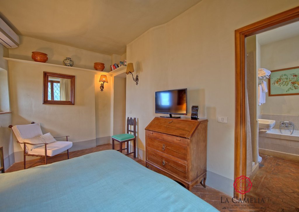 Holiday Rentals Castle Talamone - Holiday in a castle overlooking the sea of Talamone! Locality 