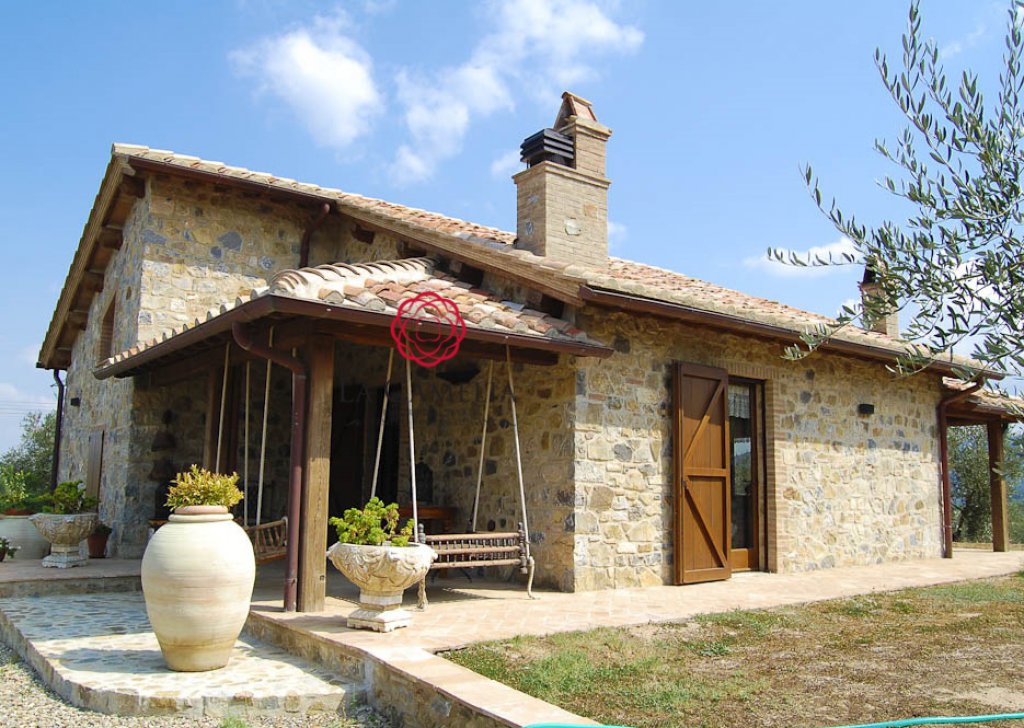 Farmhouse for sale  300 sqm excellent conditions, Seggiano