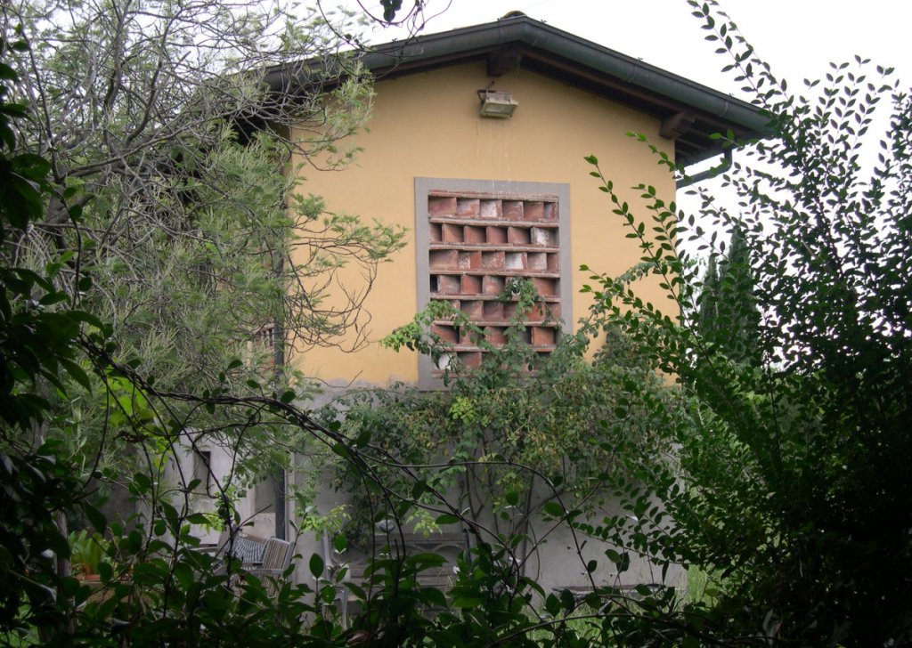 Vendita Casolare Massarosa - Villa di Campagna - Pian di Mommio - Massarosa Località Piano di Mommio