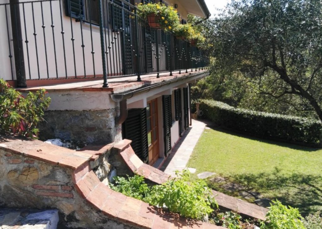 Sale Villa Lucca - Beautiful restored villa on the hills of Lucca with pool and magnificent views Locality 
