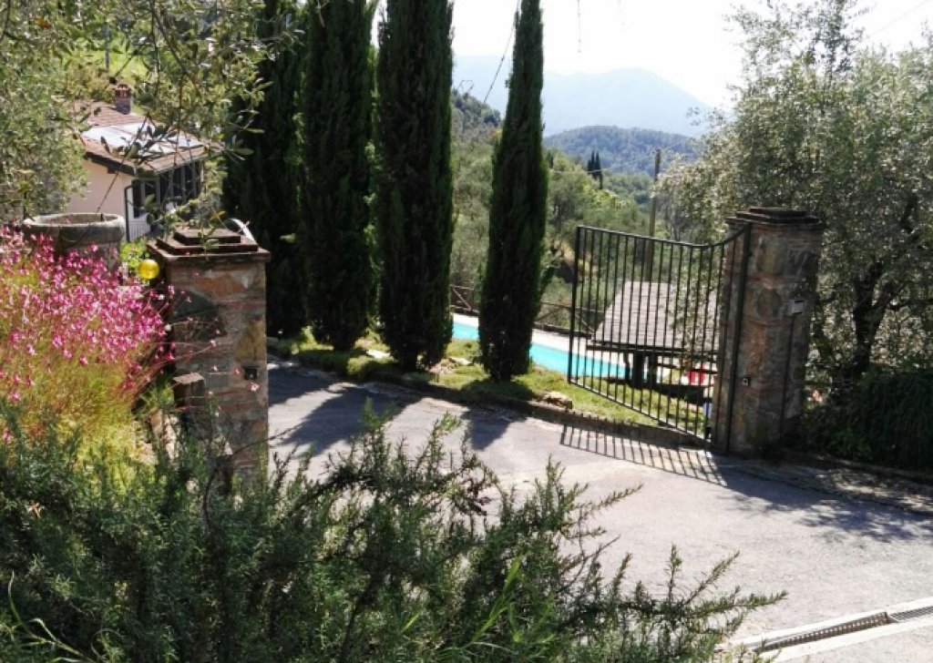 Sale Villa Lucca - Beautiful restored villa on the hills of Lucca with pool and magnificent views Locality 