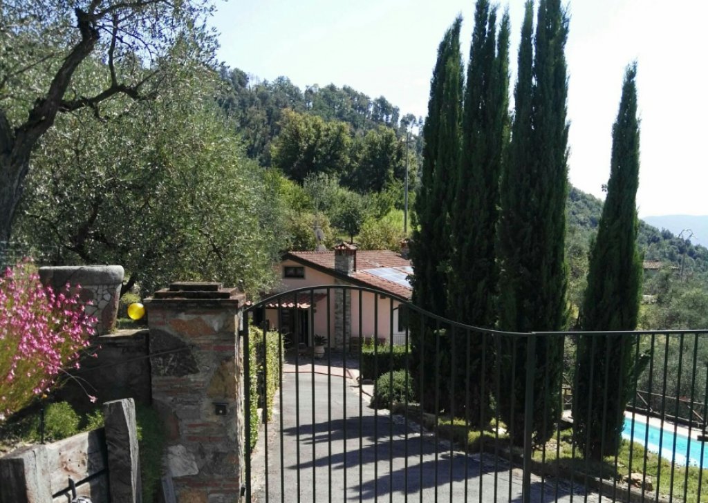 Vendita Villa  Lucca - villa ristrutturata sulle colline di Lucca con piscina e magnifico panorama Località San Macario