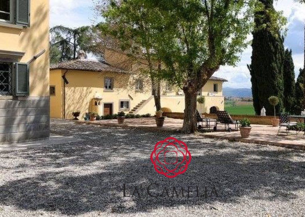 Farmhouse for holiday rentals  520 sqm excellent conditions, Cortona, locality Manzano