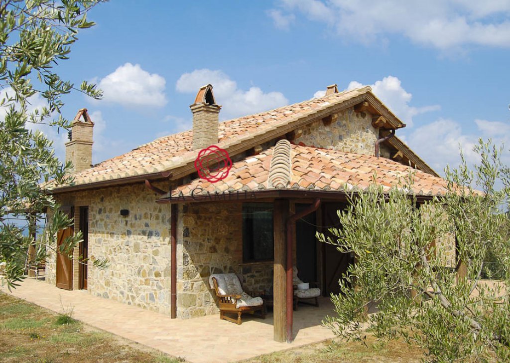 Farmhouse for holiday rentals  300 sqm, Seggiano