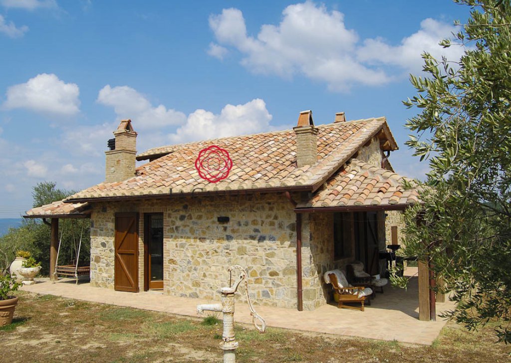 Farmhouse for holiday rentals  300 sqm, Seggiano