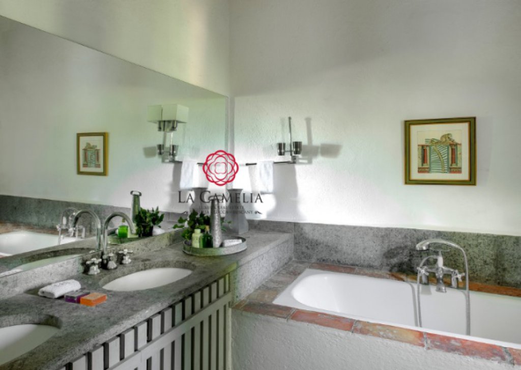 Holiday Rentals Farmhouse Sarteano - Luxury Villa with Pool - Weekly Rentals Locality 