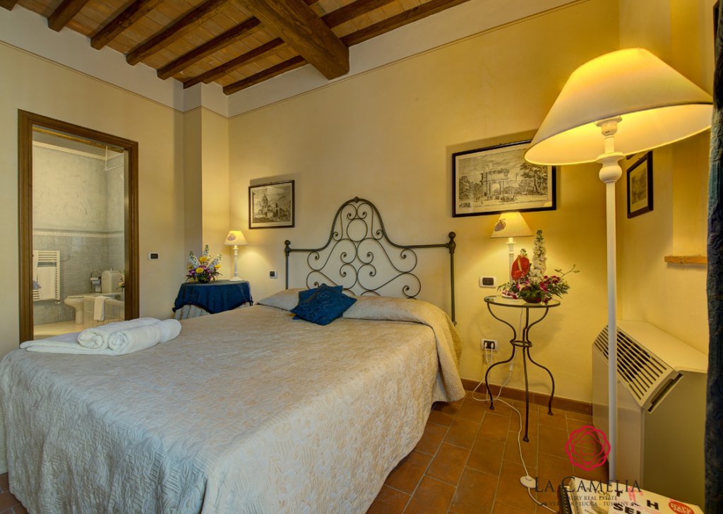 Villa for holiday rentals  400 sqm, Lucca, locality Vorno