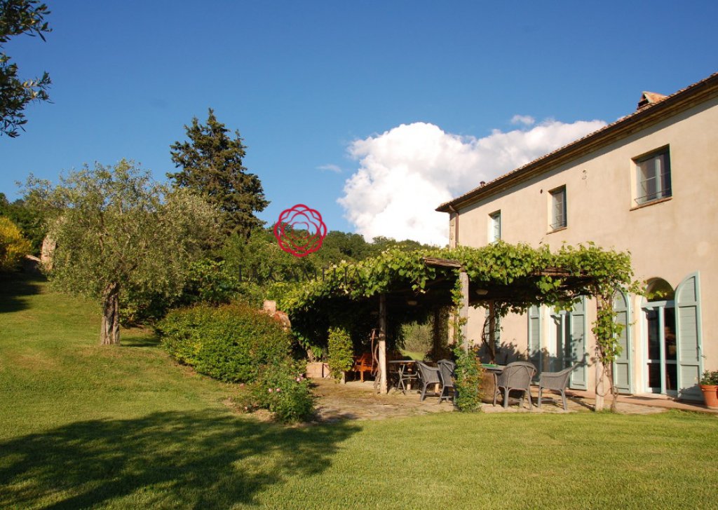 Holiday Rentals Villa San Casciano dei Bagni - Villa Belcanto - with beautiful garden and pool - WEEKLY RENT - HOLIDAY VILLA Locality 