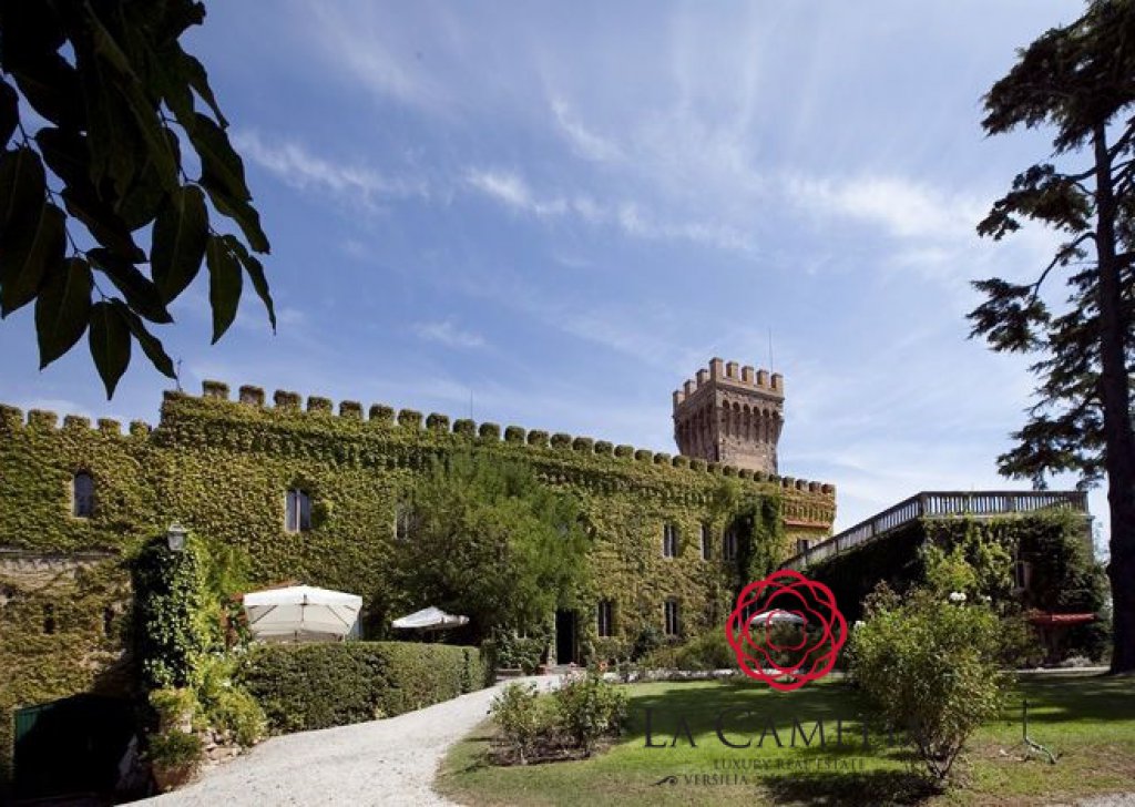 Holiday Rentals Castle Campiglia Marittima - Holidays in a Castle - Campiglia Marittima - wonderful views! Locality 