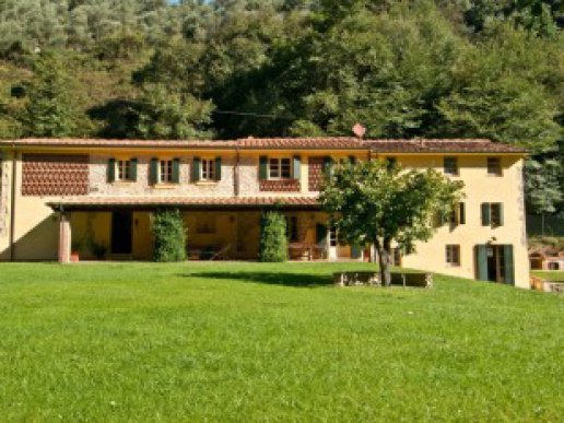 Farmhouse surrounded by the greenery of the Camaiore Hills - 2