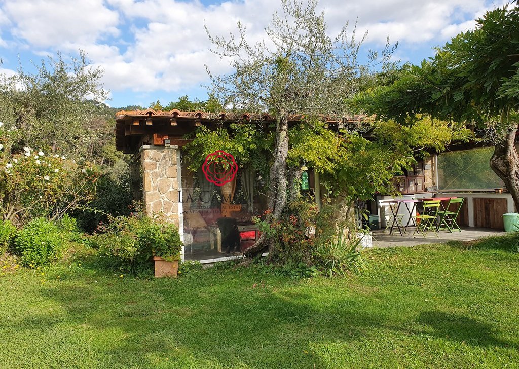 Sale Agriturism / B&B Massarosa - Farmhouse on the hills of Massarosa with spectacular view over the sea and lake of Massaciuccoli Locality 