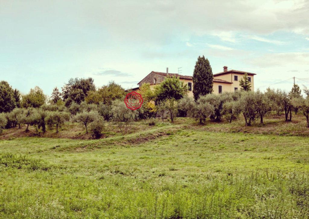 Sale Farmhouse Capannori - Large farmhouse 10 km from Lucca Locality 