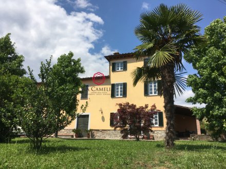 Large farmhouse 10 km from Lucca
