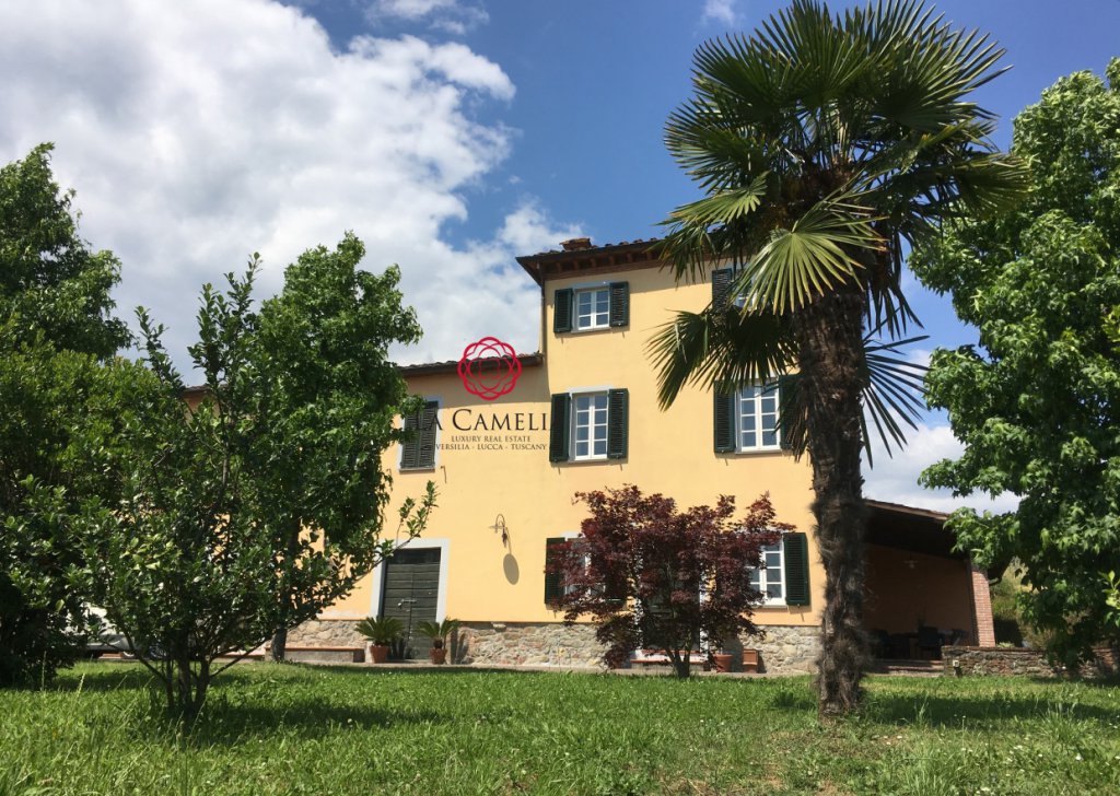 Sale Farmhouse Capannori - Large farmhouse 10 km from Lucca Locality 
