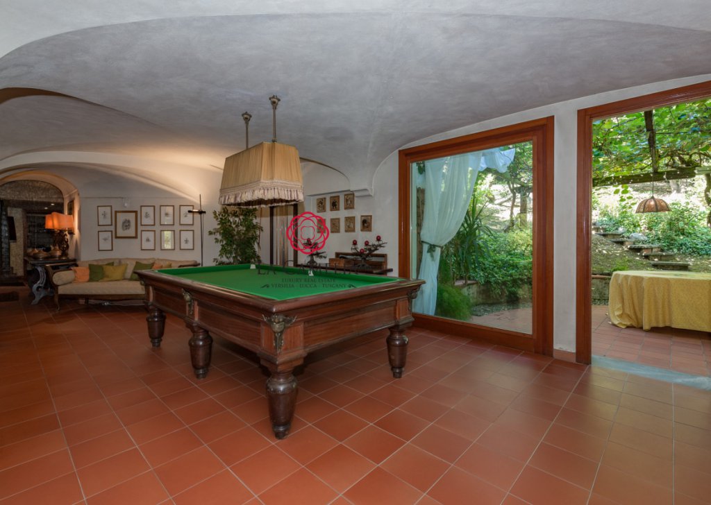 Sale Villa Lucca - Large villa with garden a few km from Lucca Locality 