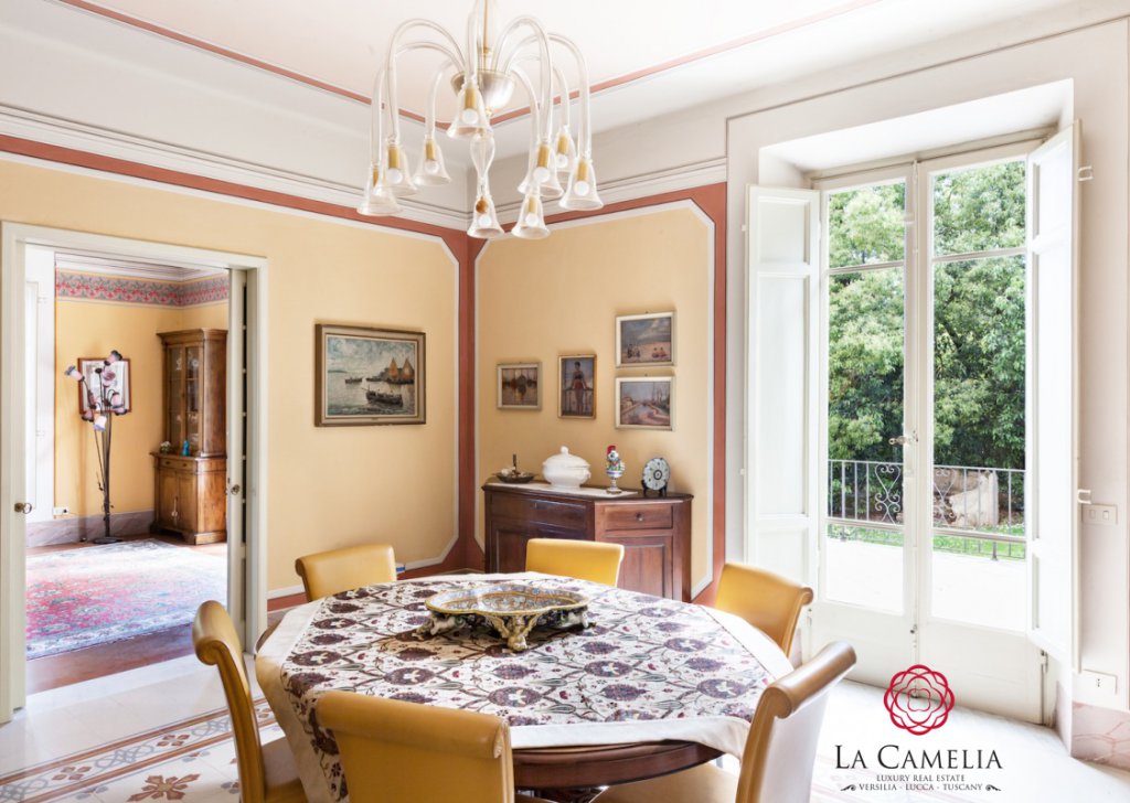 Villa for sale  500 sqm excellent conditions, Lucca, locality San Concordio di Moriano