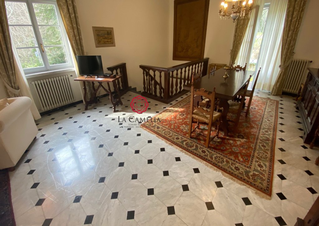 Villa for sale  270 sqm fair condition, Camaiore, locality Pontemazzori