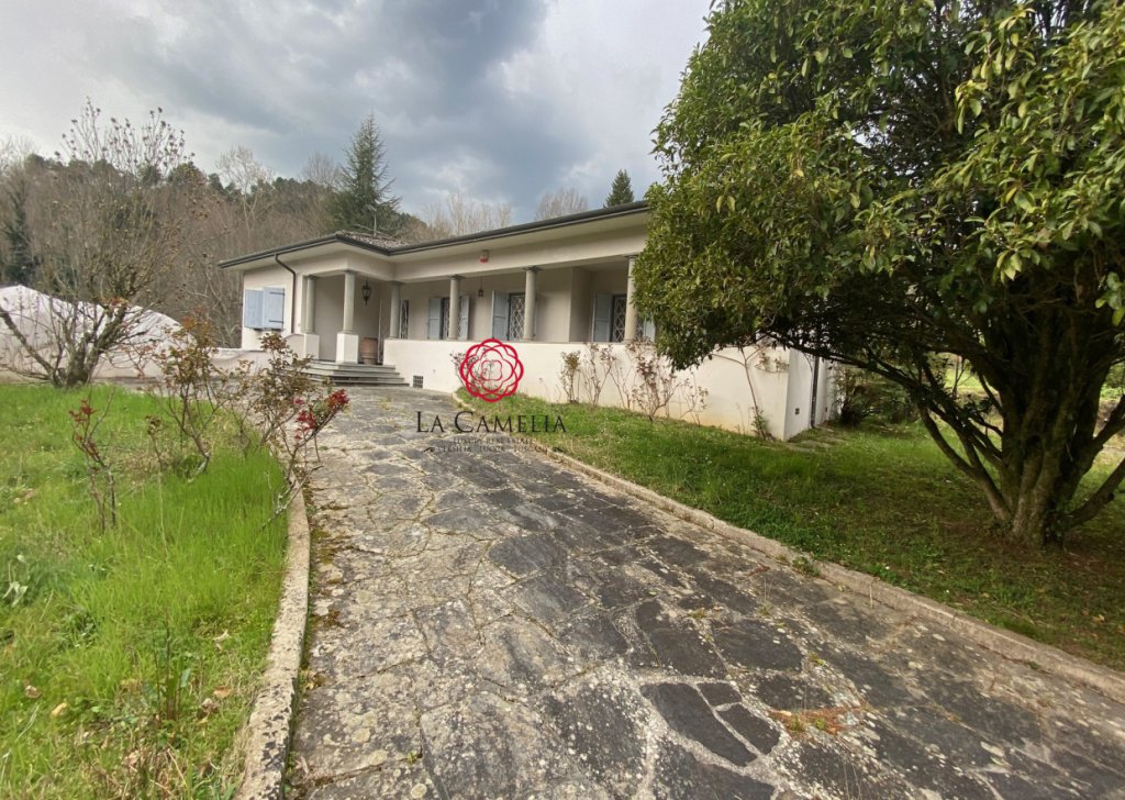 Villa for sale  270 sqm fair condition, Camaiore, locality Pontemazzori