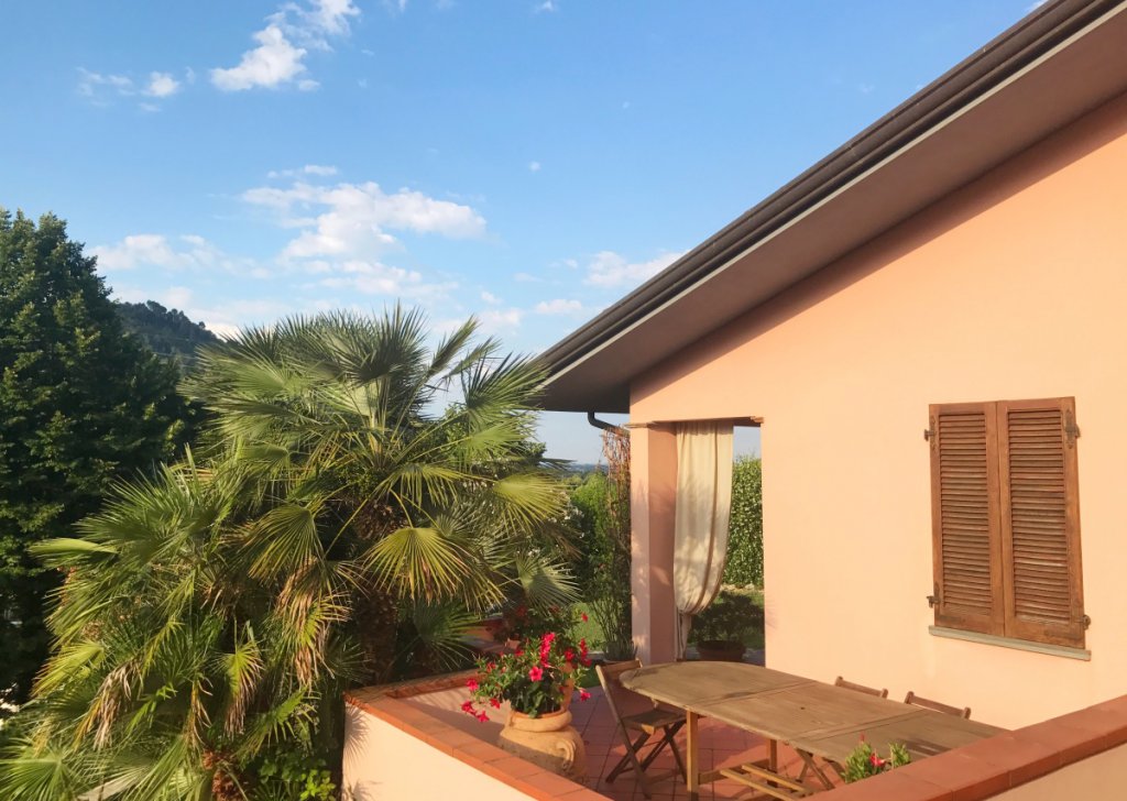 Villa for sale  270 sqm excellent conditions, Camaiore
