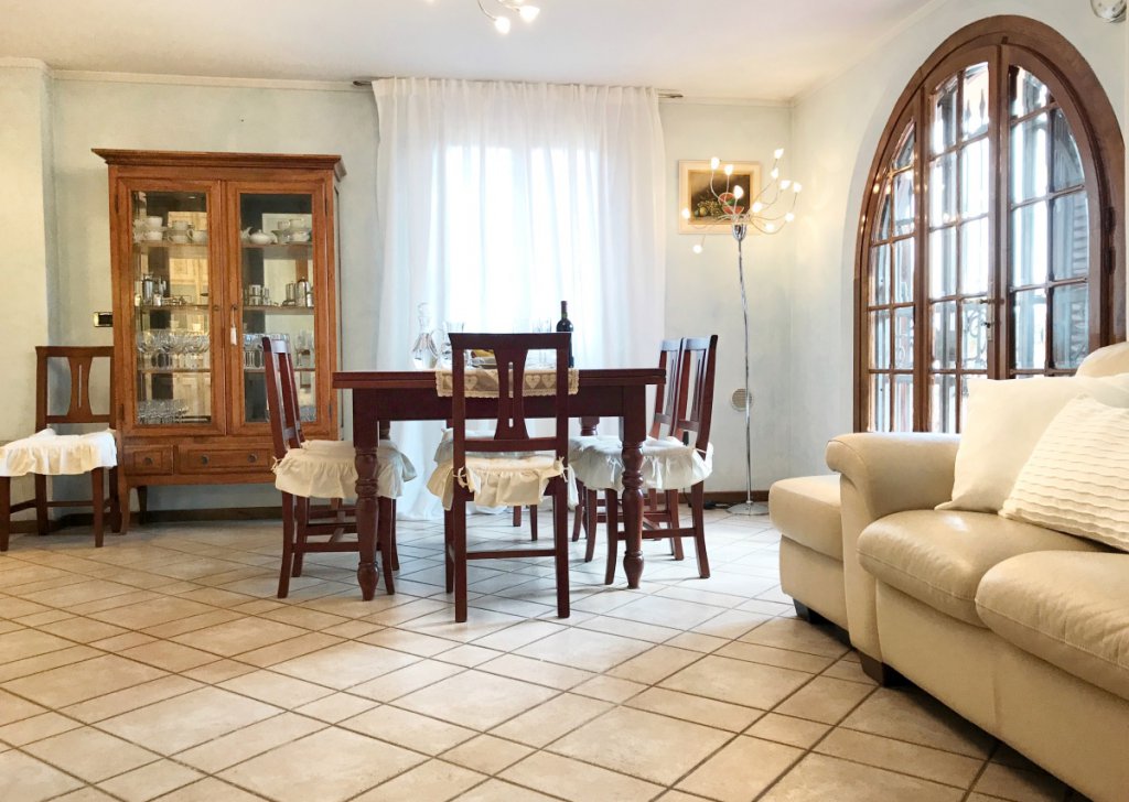 Villa  in vendita  270 m² ottime condizioni, Camaiore